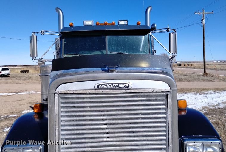 image for item DQ5994 2000 Freightliner FLD Classic XL semi truck