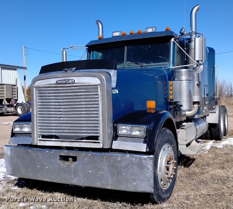 image for item DQ5994 2000 Freightliner FLD Classic XL semi truck