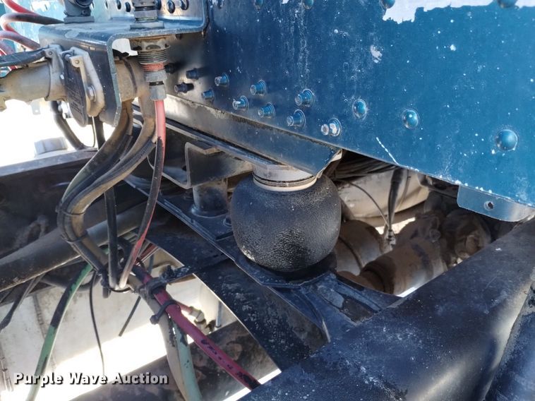 image for item DQ5994 2000 Freightliner FLD Classic XL semi truck