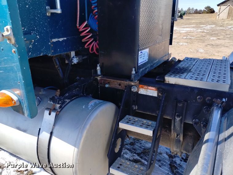 image for item DQ5994 2000 Freightliner FLD Classic XL semi truck