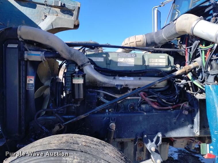 image for item DQ5994 2000 Freightliner FLD Classic XL semi truck