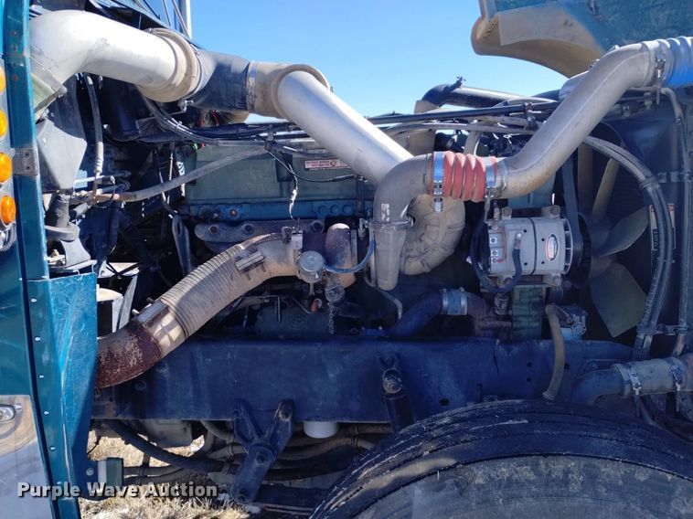 image for item DQ5994 2000 Freightliner FLD Classic XL semi truck