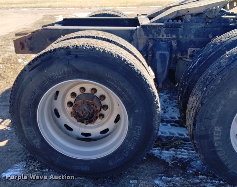 image for item DQ5994 2000 Freightliner FLD Classic XL semi truck