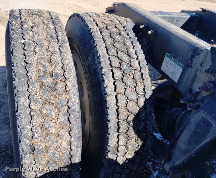 image for item DQ5994 2000 Freightliner FLD Classic XL semi truck