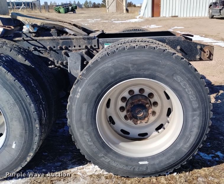 image for item DQ5994 2000 Freightliner FLD Classic XL semi truck