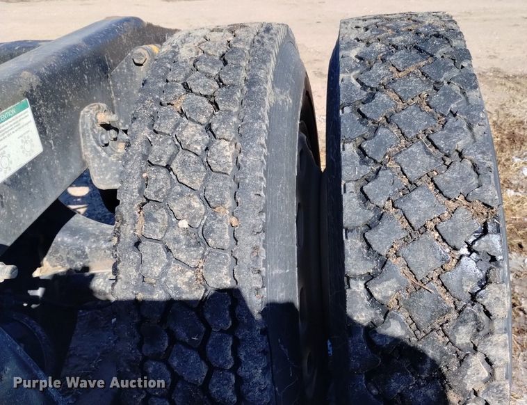 image for item DQ5994 2000 Freightliner FLD Classic XL semi truck