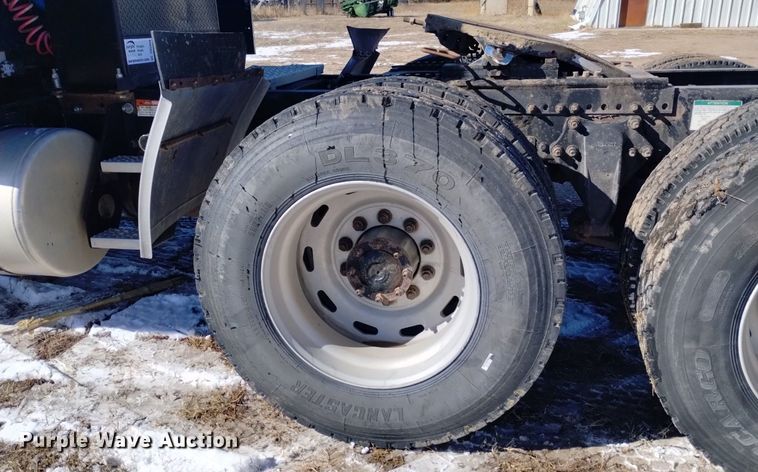 image for item DQ5994 2000 Freightliner FLD Classic XL semi truck