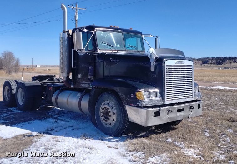 image for item DQ5995 1994 Freightliner FLD120 semi truck