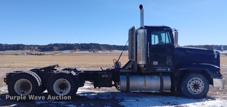 image for item DQ5995 1994 Freightliner FLD120 semi truck