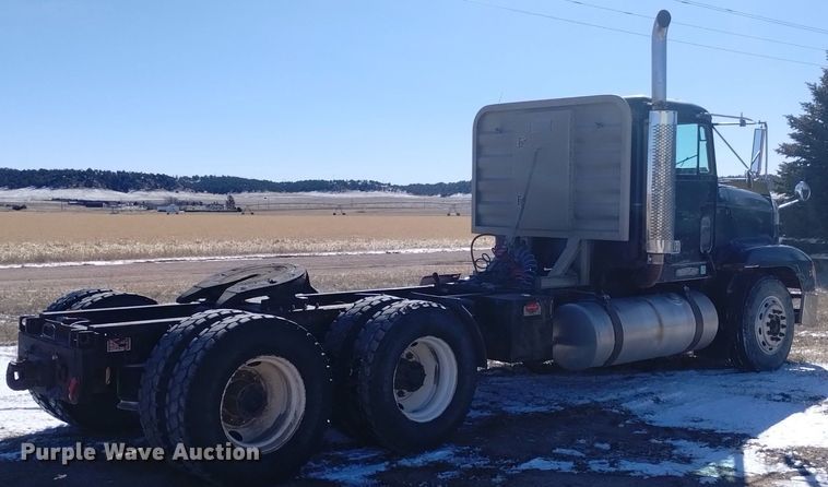 image for item DQ5995 1994 Freightliner FLD120 semi truck