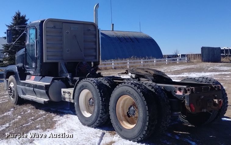 image for item DQ5995 1994 Freightliner FLD120 semi truck
