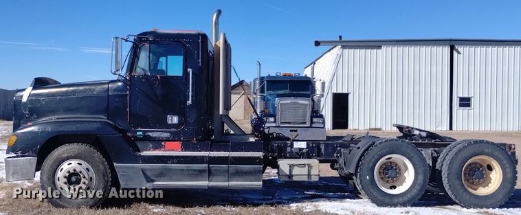 image for item DQ5995 1994 Freightliner FLD120 semi truck