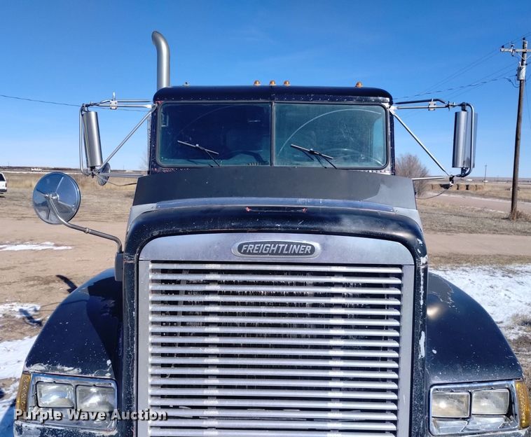 image for item DQ5995 1994 Freightliner FLD120 semi truck