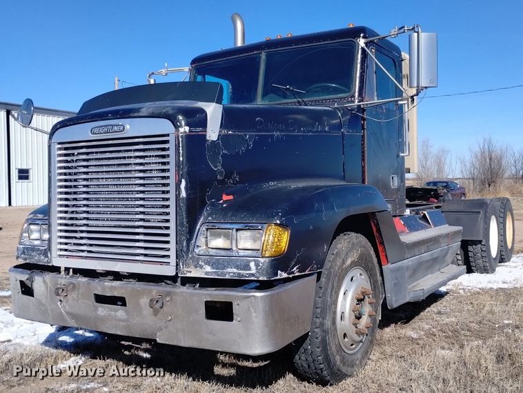 image for item DQ5995 1994 Freightliner FLD120 semi truck