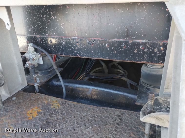 image for item DQ5995 1994 Freightliner FLD120 semi truck