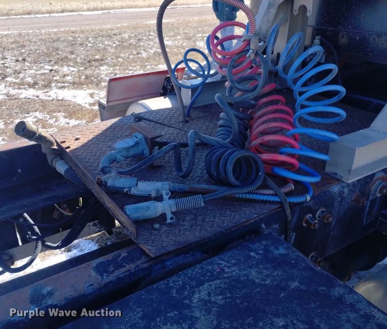 image for item DQ5995 1994 Freightliner FLD120 semi truck