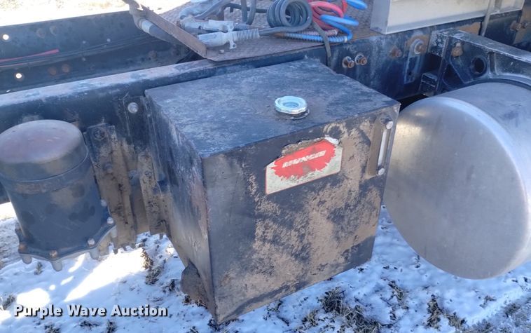 image for item DQ5995 1994 Freightliner FLD120 semi truck