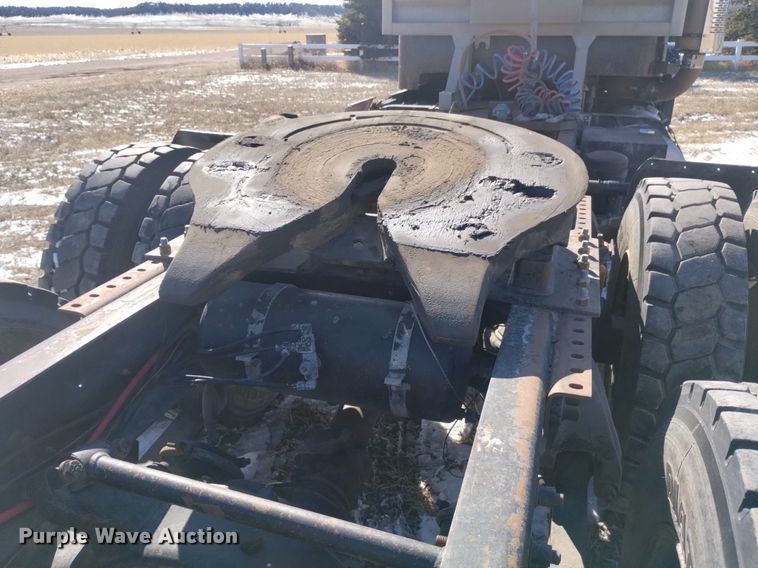 image for item DQ5995 1994 Freightliner FLD120 semi truck