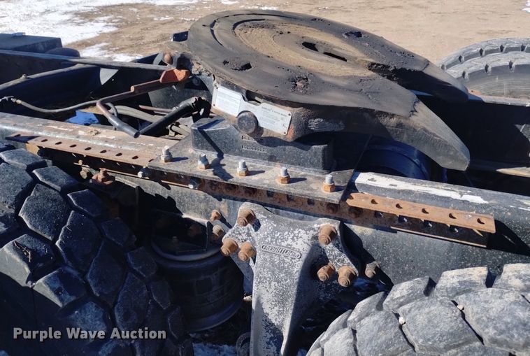 image for item DQ5995 1994 Freightliner FLD120 semi truck