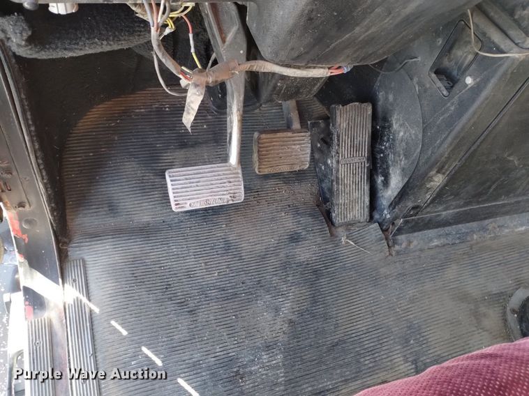 image for item DQ5995 1994 Freightliner FLD120 semi truck