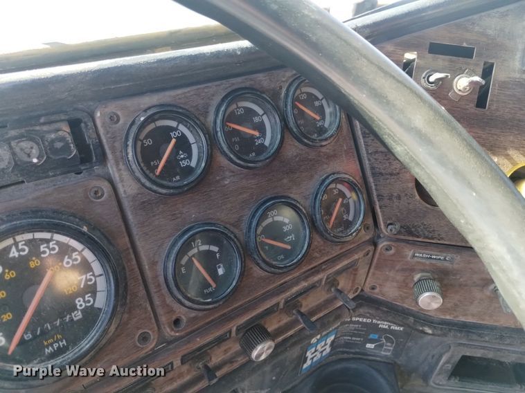 image for item DQ5995 1994 Freightliner FLD120 semi truck