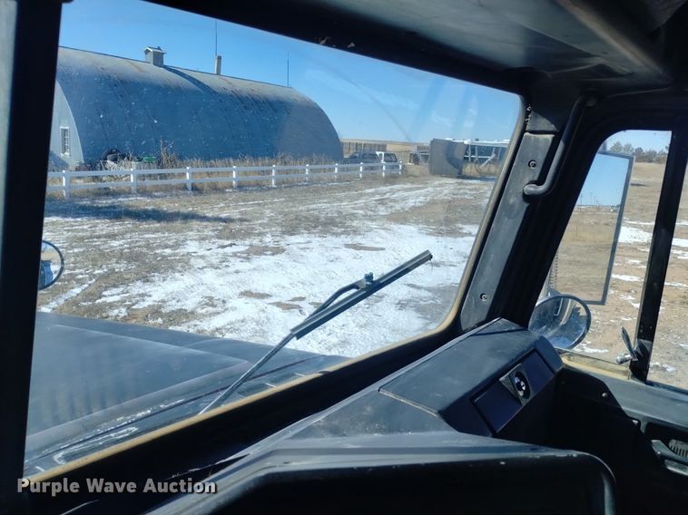 image for item DQ5995 1994 Freightliner FLD120 semi truck