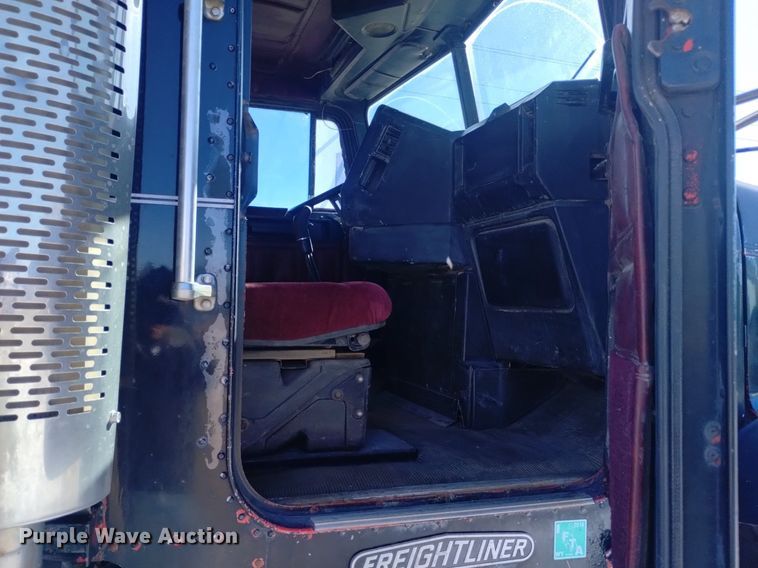 image for item DQ5995 1994 Freightliner FLD120 semi truck