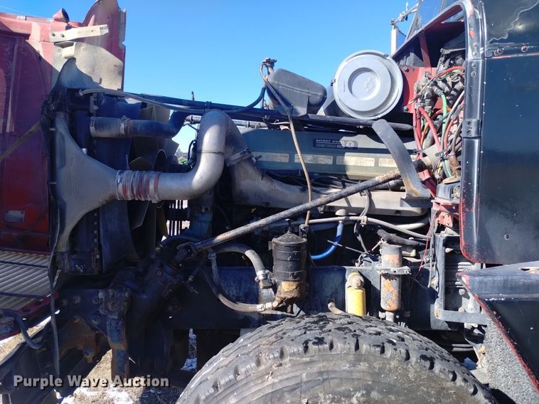 image for item DQ5995 1994 Freightliner FLD120 semi truck