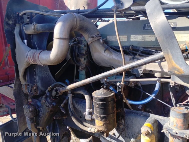 image for item DQ5995 1994 Freightliner FLD120 semi truck