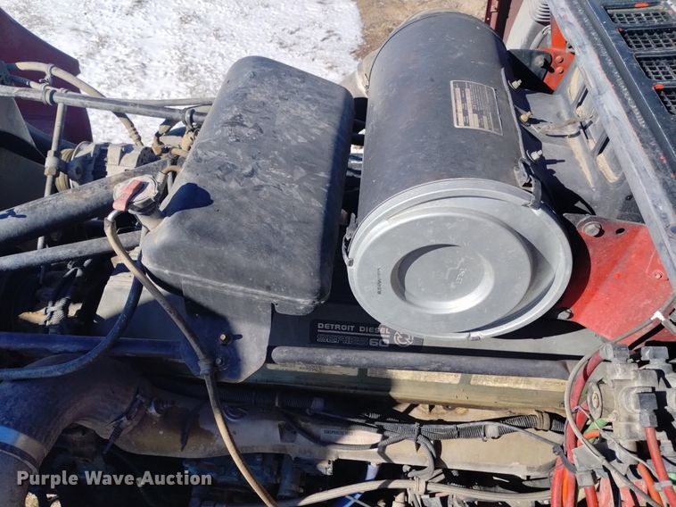 image for item DQ5995 1994 Freightliner FLD120 semi truck