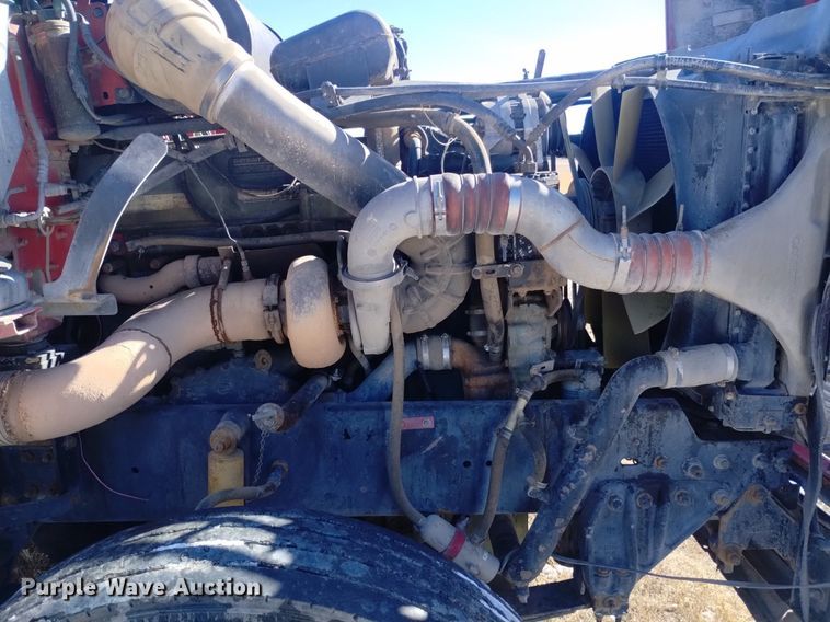 image for item DQ5995 1994 Freightliner FLD120 semi truck