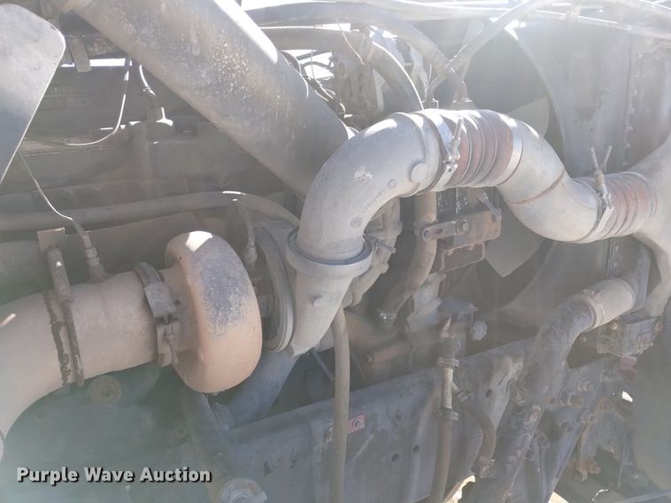 image for item DQ5995 1994 Freightliner FLD120 semi truck