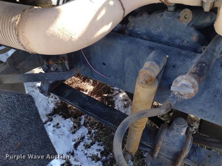 image for item DQ5995 1994 Freightliner FLD120 semi truck