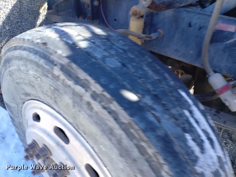 image for item DQ5995 1994 Freightliner FLD120 semi truck