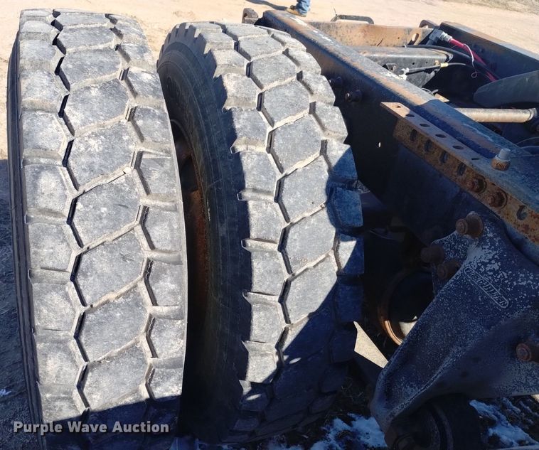 image for item DQ5995 1994 Freightliner FLD120 semi truck