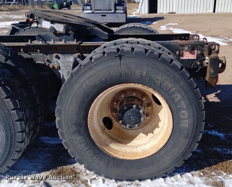 image for item DQ5995 1994 Freightliner FLD120 semi truck