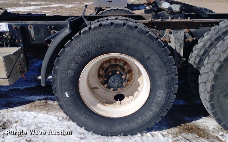 image for item DQ5995 1994 Freightliner FLD120 semi truck