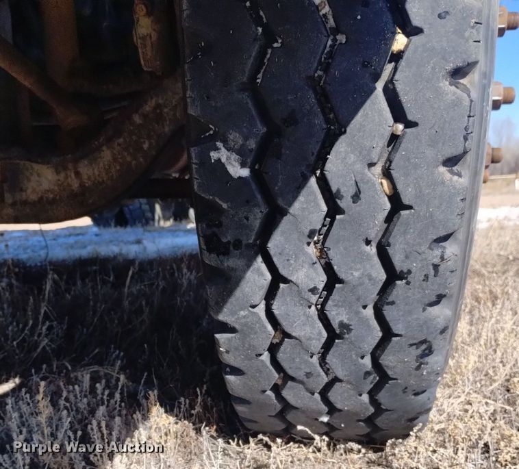 image for item DQ5995 1994 Freightliner FLD120 semi truck