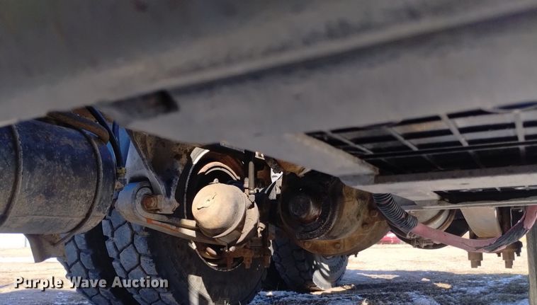 image for item DQ5995 1994 Freightliner FLD120 semi truck