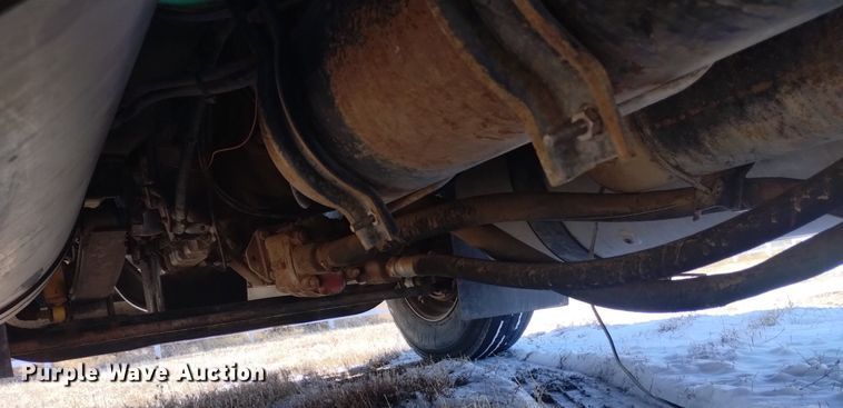 image for item DQ5995 1994 Freightliner FLD120 semi truck