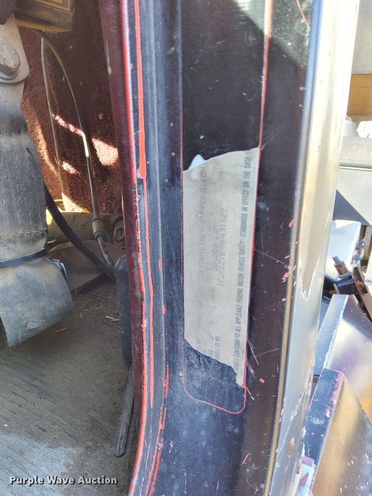 image for item DQ5995 1994 Freightliner FLD120 semi truck