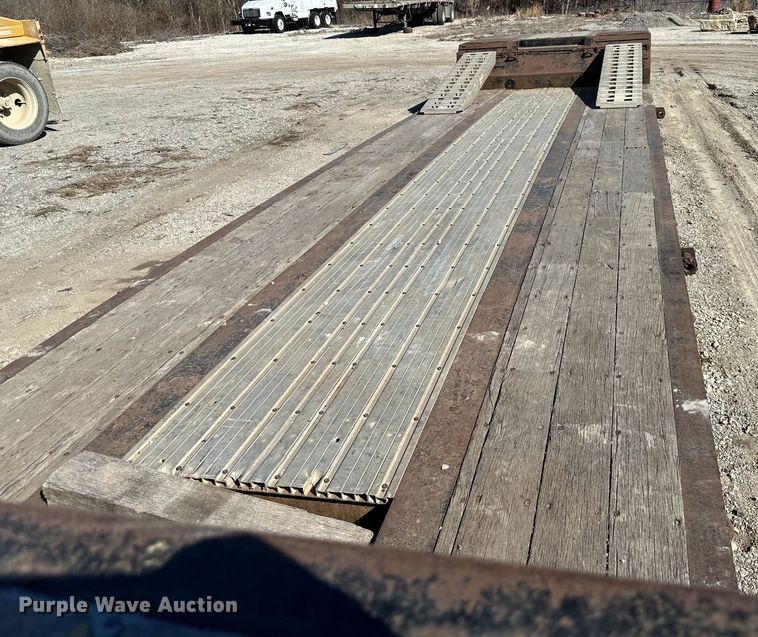 image for item DQ6316 2002 Fontaine  drop deck equipment trailer