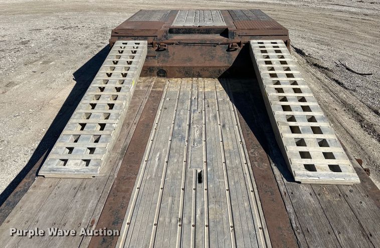 image for item DQ6316 2002 Fontaine  drop deck equipment trailer