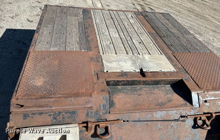 image for item DQ6316 2002 Fontaine  drop deck equipment trailer