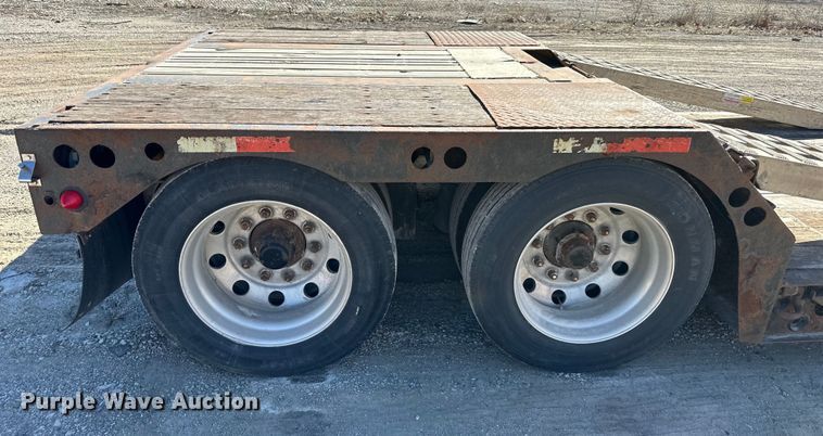 image for item DQ6316 2002 Fontaine  drop deck equipment trailer