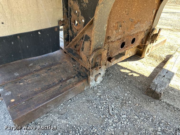 image for item DQ6316 2002 Fontaine  drop deck equipment trailer