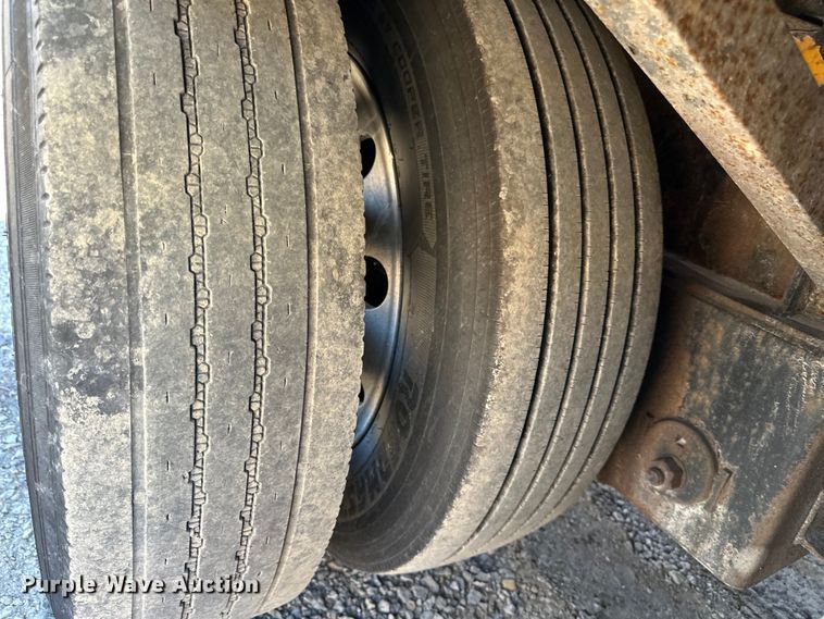 image for item DQ6316 2002 Fontaine  drop deck equipment trailer