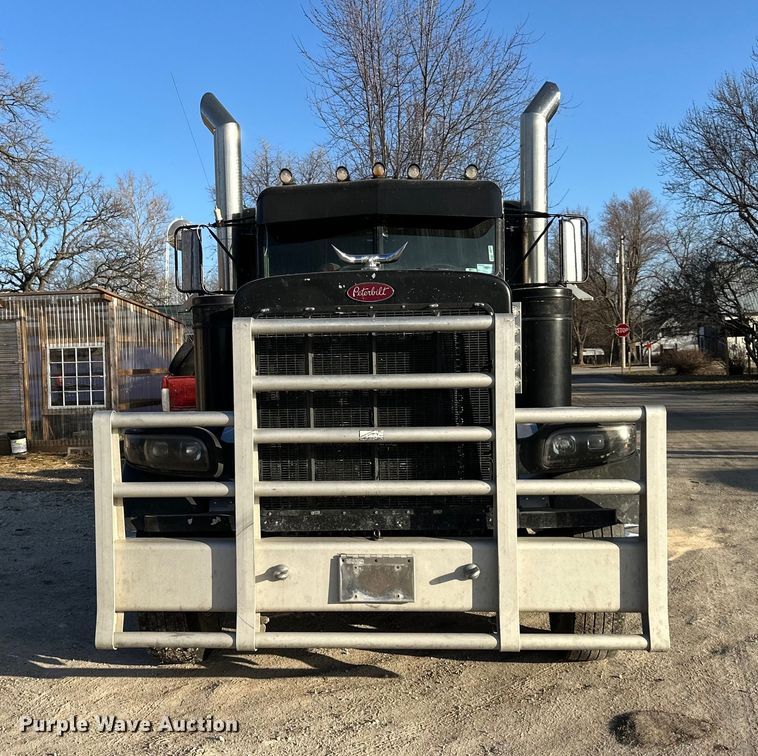 image for item DQ6334 1996 Peterbilt 379 semi truck