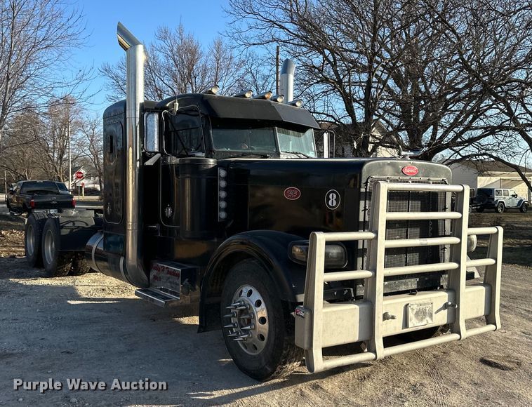 image for item DQ6334 1996 Peterbilt 379 semi truck