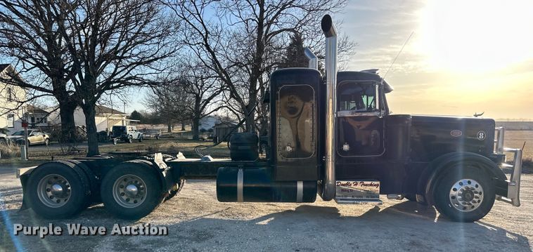 image for item DQ6334 1996 Peterbilt 379 semi truck